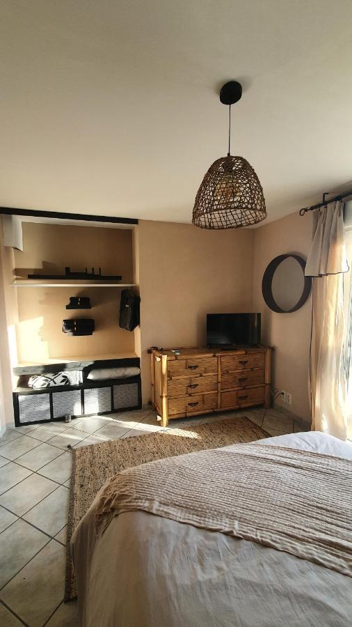 Le Coup De Foudre Bed & Breakfast Le Molay-Littry ภายนอก รูปภาพ